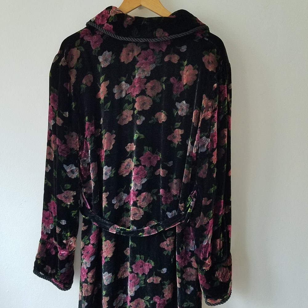 Vintage 1970's Georgette Trabolsi Floral Velvet Shawl Collar Robe - Picture 6 of 16